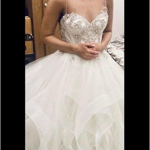 Pnina tornai wedding dress sz 10 fits sz 6